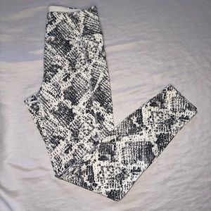 Pink snake printed leggings